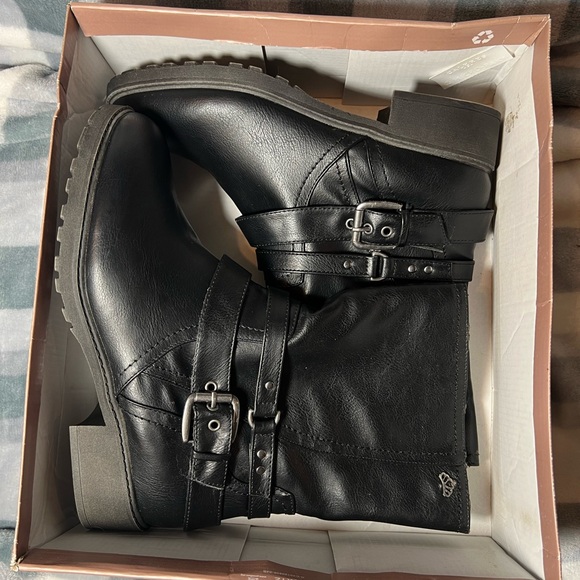 Fergalicious size 11 black boots - Picture 6 of 6
